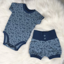 Last inn bildet i Galleri-visningsprogrammet, Kortermet body med shorts str 62 - håndlaget