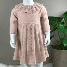 Last inn bildet i Galleri-visningsprogrammet, Siren kjole 18-24 mnd - håndlaget