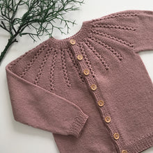 Last inn bildet i Galleri-visningsprogrammet, Siren jakke 18-24 mnd - håndlaget