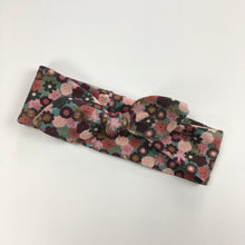 Last inn bildet i Galleri-visningsprogrammet, Strikkejakke, kjole og hårband 1 år - håndlaget