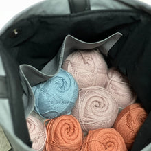 Last inn bildet i Galleri-visningsprogrammet, Strikkeveske
