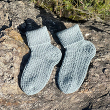 Last inn bildet i Galleri-visningsprogrammet, Alberta sockan (version för tunnare garn - baby och barn) - svensk stickbeskrivning PDF
